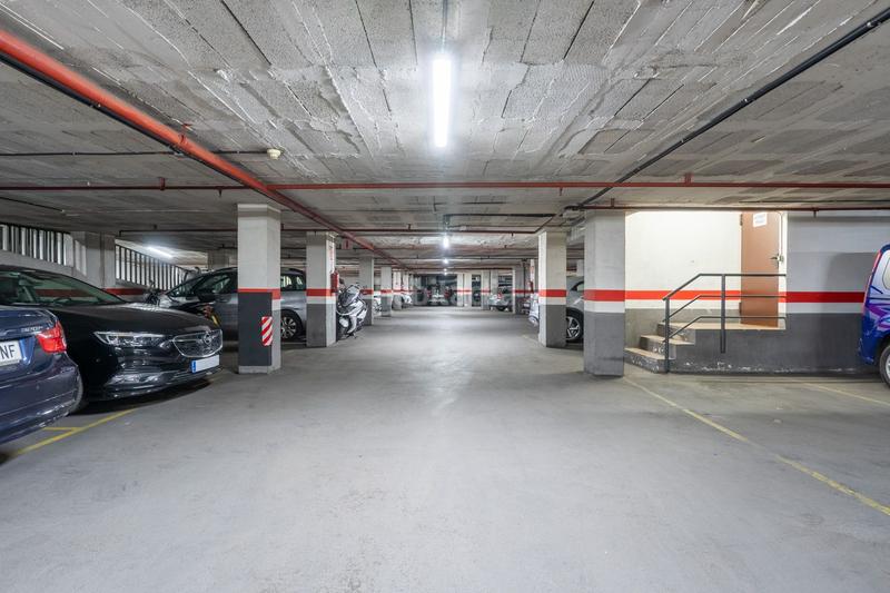 Foto a9273186-33ba-4130-8620-a097b4377ed7. Alquiler parking coche en calle enamorats 101 en El Camp de l´Arpa del Clot Barcelona