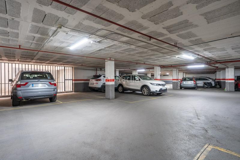 Foto b5c0659e-bc36-4cb3-beb2-76529b17ed2d. Alquiler parking coche en calle enamorats 101 en El Camp de l´Arpa del Clot Barcelona