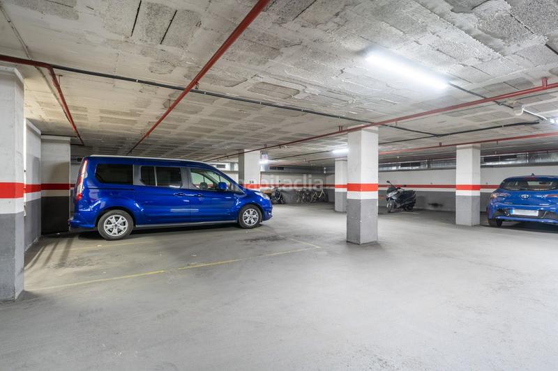 Foto 288fa1f3-0f36-4efd-9c95-581f4f9e53d8. Affitto posto auto in calle enamorats 101 in El Camp de l´Arpa del Clot Barcelona