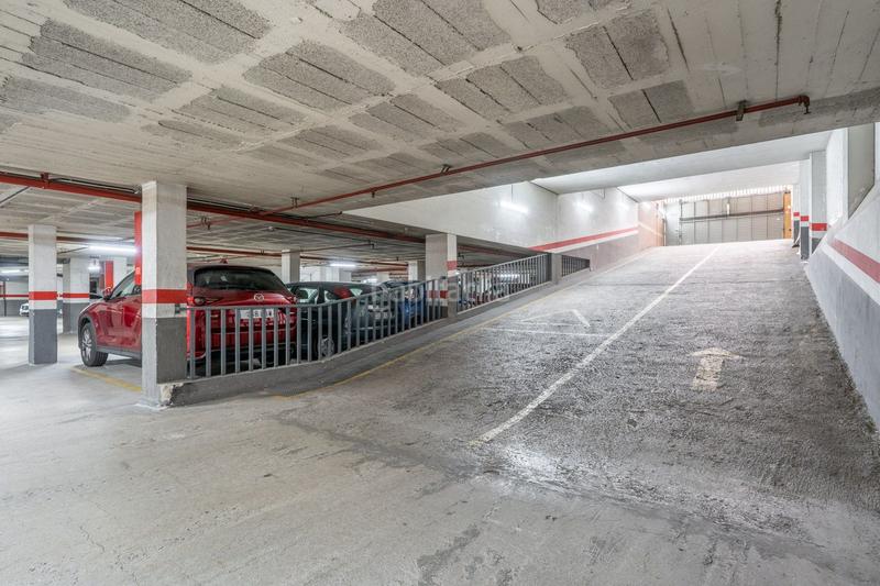 Foto 5341aba3-0a50-4205-bc77-0e55d658af00. Affitto posto auto in calle enamorats 101 in El Camp de l´Arpa del Clot Barcelona