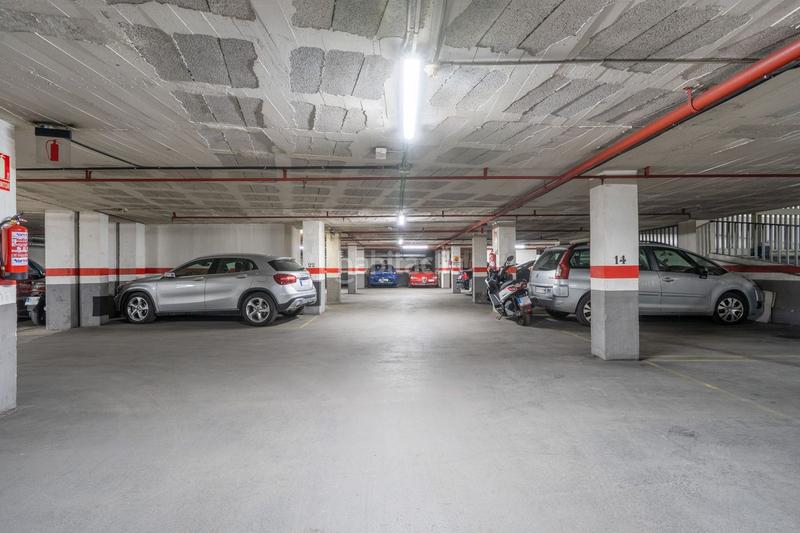 Foto 79afdeb5-5c63-49f4-8d39-45c6a4fe9751. Affitto posto auto in calle enamorats 101 in El Camp de l´Arpa del Clot Barcelona