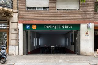 Lloguer Aparcament cotxe a Calle bruc 103