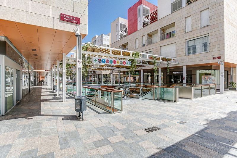 Foto 4ab75b08-7168-498a-b7dd-fe9f89085de0. Alquiler local comercial en calle raval del pallol 1 en Reus