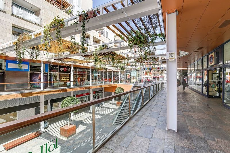 Foto 882fb38a-c9ad-4142-9658-df48b3fbe375. Alquiler local comercial en calle raval del pallol 1 en Reus