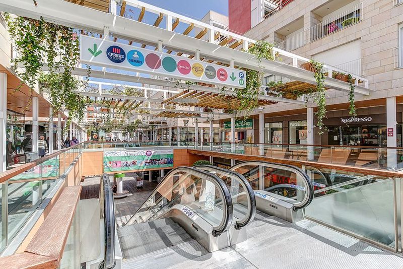 Foto c22cfb36-d511-4f4b-abba-e2e8f4749eda. Alquiler local comercial en calle raval del pallol 1 en Reus