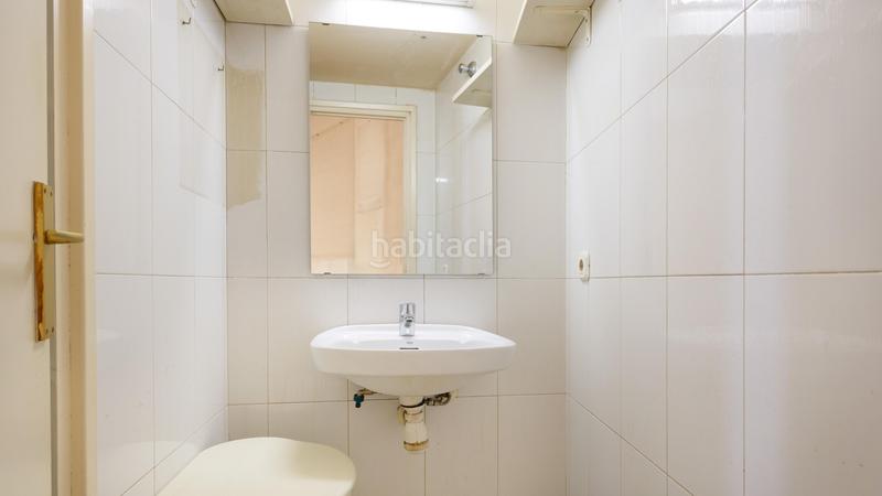 Foto 5e7e8a2f-cbde-47d1-8b55-9f87f8f0149b. Lloguer local comercial a europa 3 a Sant Narcis Girona