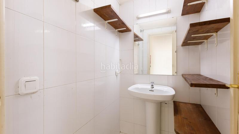 Foto 9ae76844-90a7-46c3-aea0-a34473b39d05. Lloguer local comercial a europa 3 a Sant Narcis Girona