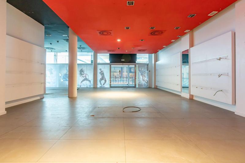 Foto 77c78c59-d707-438e-bdba-5c505e9cab8f. Alquiler local comercial en calle raval del pallol 1 en Reus