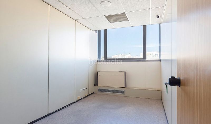Foto 04eced89-db95-441f-8f4a-c8ea638e2548. Rent office space in calle gracia 53 in Centre Sabadell