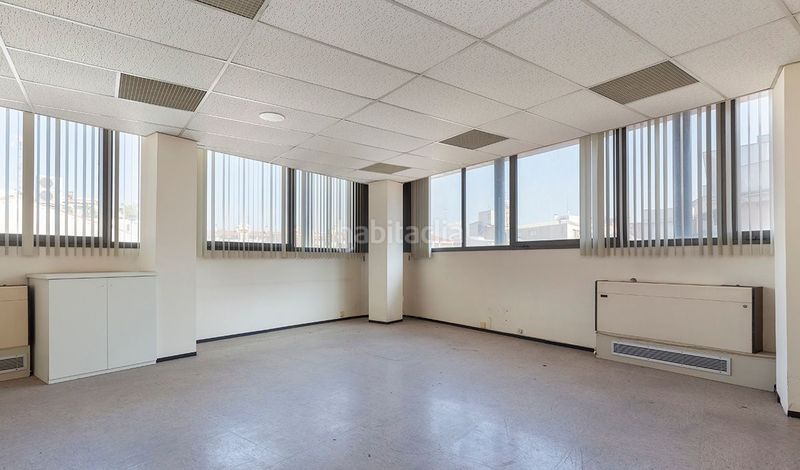 Foto 3ac61cbe-c6f5-47e4-9b47-7bd16c3e5b69. Rent office space in calle gracia 53 in Centre Sabadell