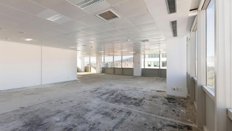 Foto 76f07036-c57d-47cd-8620-3bc5be347e9f. Rent office space in calle tarragona 153 in Hostafrancs Barcelona