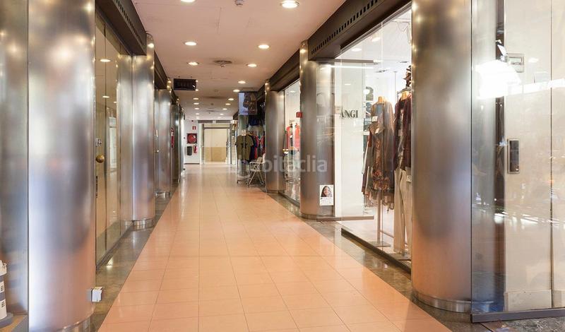 Foto e03b3300-bcf7-47cd-af3f-7a2627b664ab. Alquiler local comercial en calle gracia loca 2-3 pl. baja 53 l en Sabadell