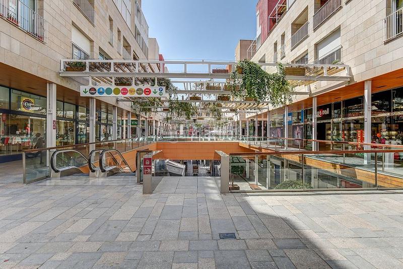 Foto 4badab01-389d-4715-b2e5-a6ea1b78ff60. Alquiler local comercial en calle raval del pallol 1 en Reus