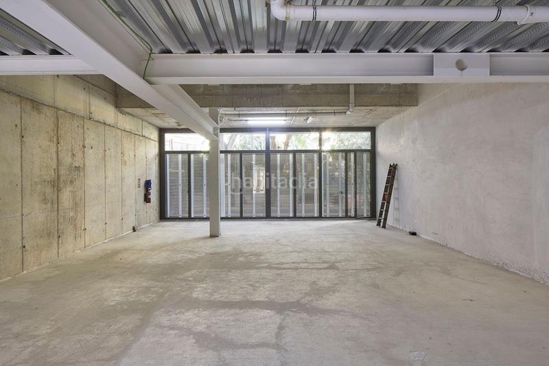 Foto af6e7759-1c11-47ba-82ce-677068f672a8. Alquiler local comercial en calle diputacio en Fort Pienc Barcelona