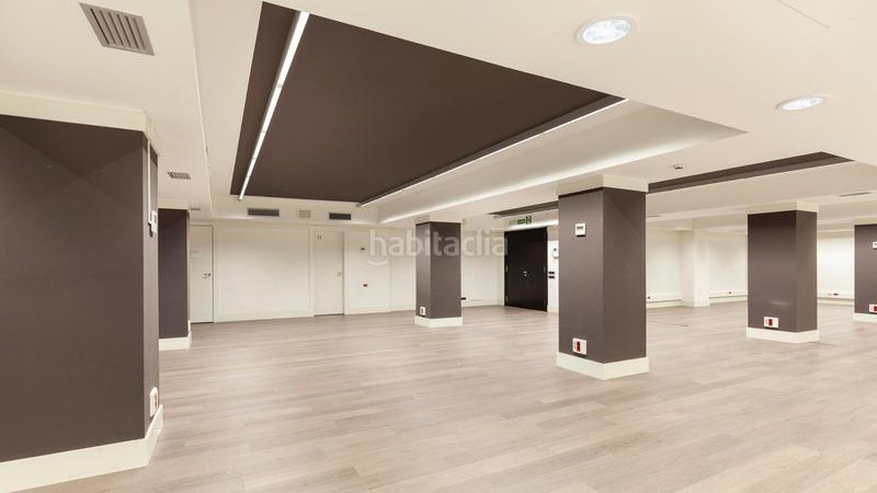 Foto 556b3a9d-cdfe-4334-b4a1-ac26bcd2b46d. Alquiler local comercial en calle calabria 169 en Barcelona