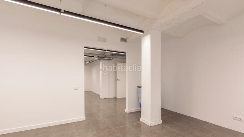 Foto 5ffa25c6-0326-478d-8152-74ffd613d719. Alquiler local comercial en calle calabria 169 en Barcelona
