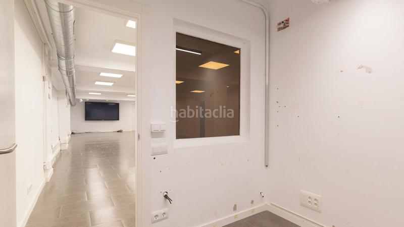 Foto 9bbe5250-e5a1-4913-a47b-a880aafc20be. Alquiler local comercial en calle calabria 169 en Barcelona
