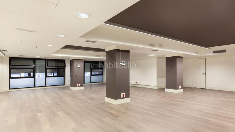 Foto f0a635dc-8d20-49ff-a410-ecb5cbb43635. Alquiler local comercial en calle calabria 169 en Barcelona