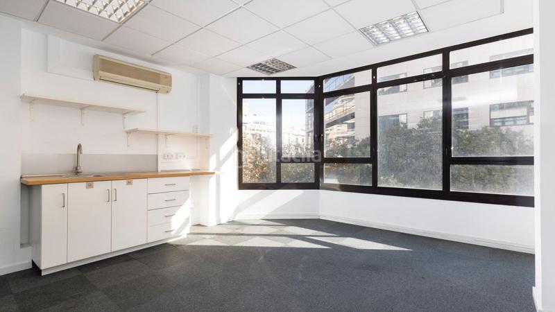 Foto 800fbc08-bcdb-40e5-be21-f2b6438e031b. Alquiler oficina en calle sepulveda 143 en Sant Antoni Barcelona