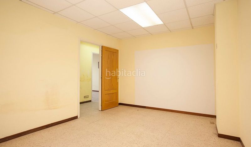 Foto 0ec3f089-092a-4ba4-882d-bd33811f276c. Rent office space in de las palmeras 6 in Centre Figueres