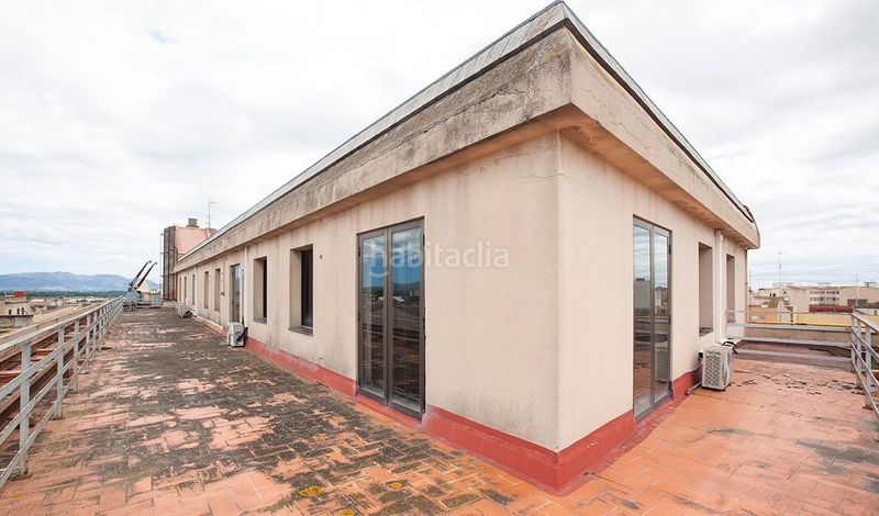 Foto 63ca79e9-f7c8-478a-9ab8-a89b18f6fe26. Rent office space in de las palmeras 6 in Centre Figueres