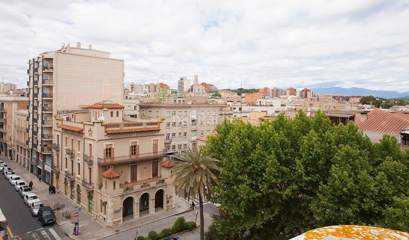 Foto 940babd1-3581-40f0-b7b3-24de74923ed6. Rent office space in de las palmeras 6 in Centre Figueres