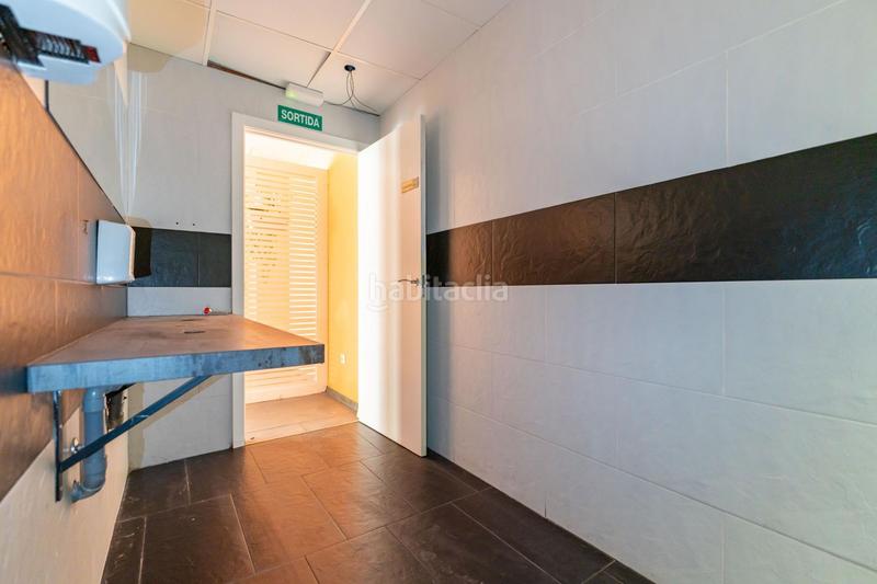 Foto ef7ed8bf-264e-4577-a2a8-240ffd8f5a9a. Alquiler local comercial en calle raval del pallol 1 en Reus