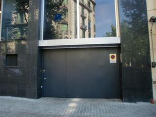 Location Parking moto à Calle pau claris 194