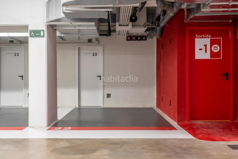 Foto e4f4c3c0-cd2d-4d93-9734-fe045c0bea32. Location parking moto dans avenida sant joan despi 4 dans Sant Joan Despí