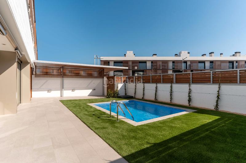 Foto 283881f9-0afe-4626-8c6e-f04728edaa24. Rent semi detached house 313m<sup>2</sup> in carrer del poble amazic 67 in Sabadell