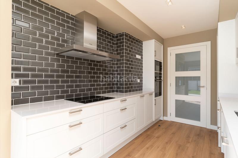 Foto 91bbbc10-d75a-40bc-a754-135ceac1dcc4. Rent semi detached house 313m<sup>2</sup> in carrer del poble amazic 67 in Sabadell