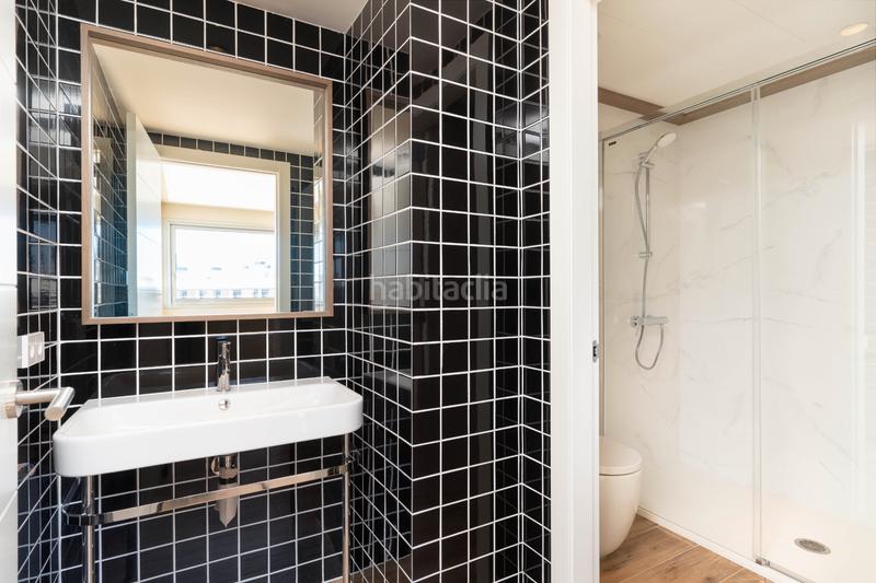 Foto a21734a9-d0e7-4cef-8ca5-f1036096bb9c. Rent semi detached house 313m<sup>2</sup> in carrer del poble amazic 67 in Sabadell