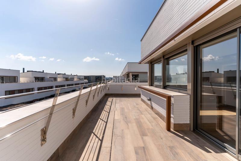 Foto d2697396-9644-4bea-b6e4-0c0f6ad51ea8. Rent semi detached house 313m<sup>2</sup> in carrer del poble amazic 67 in Sabadell