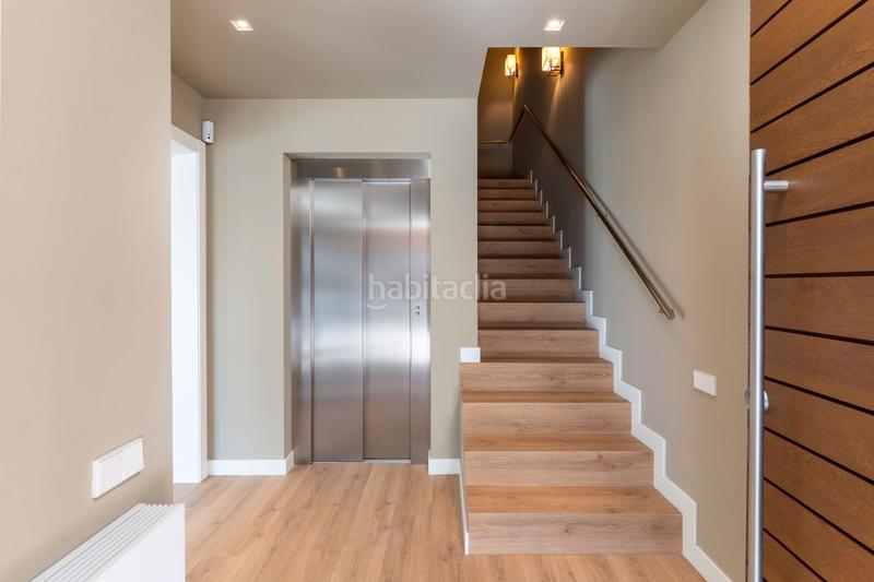 Foto f5deda39-3e15-4eed-b601-f1cb0941f4e8. Rent semi detached house 313m<sup>2</sup> in carrer del poble amazic 67 in Sabadell