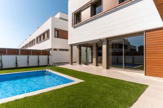Location Maison jumele dans Carrer del poble amazic 67. Immobilier neuf