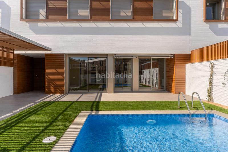 Foto 0141aa34-9907-4430-98ba-3e9e2c763db2. Rent semi detached house 303m<sup>2</sup> in carrer del poble amazic 67 in Sabadell