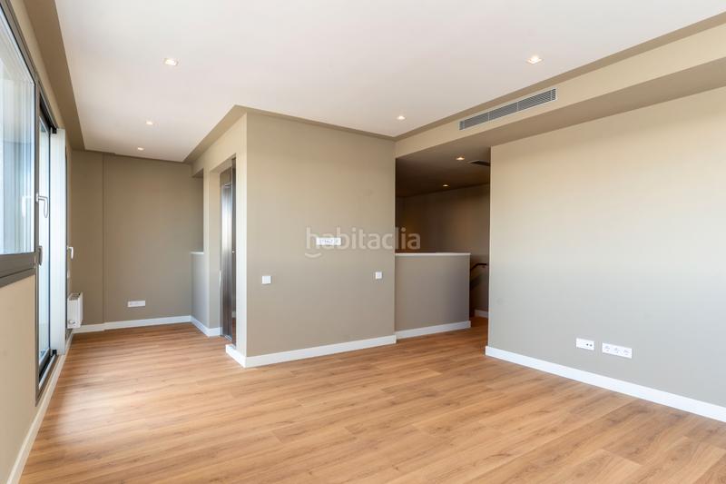 Foto df676378-afe5-4ddb-99f8-cda9b3322c52. Rent semi detached house 303m<sup>2</sup> in carrer del poble amazic 67 in Sabadell