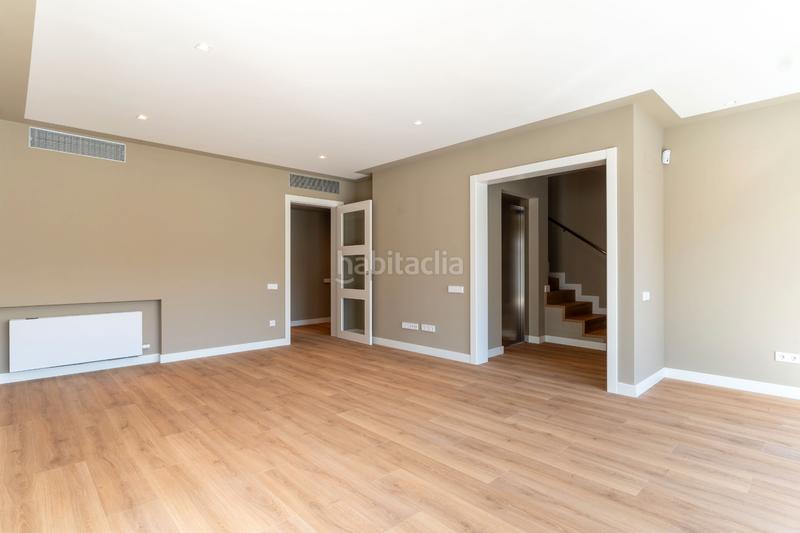 Foto a2cf7ed5-3ec3-4b79-be0a-6d3403566e27. Lloguer casa adossada 326m<sup>2</sup> a carrer del poble amazic 67 a Sabadell