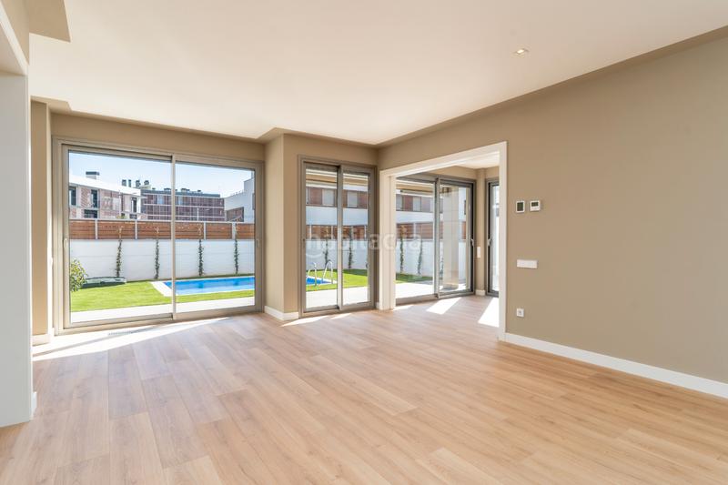 Foto 17b414fe-0a31-4f18-bfd3-0a045a4a001b. Miete reihenhaus 326m<sup>2</sup> in carrer del poble amazic 67 in Sabadell