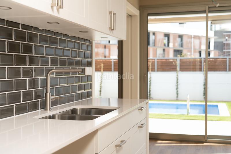 Foto 277fa21f-37b1-4d95-8e17-ca5a6418babc. Alquiler casa adosada 326m<sup>2</sup> en carrer del poble amazic 67 en Sabadell