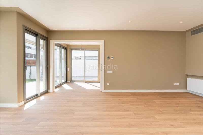 Foto 62d75c0d-842f-4e24-8791-bc517274bf7f. Miete reihenhaus 326m<sup>2</sup> in carrer del poble amazic 67 in Sabadell