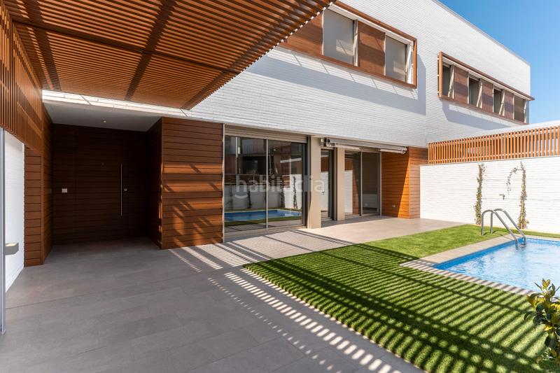 Foto 25993ffe-c42d-42df-8a9b-06d2c774616a. Lloguer casa adossada 303m<sup>2</sup> a carrer del poble amazic 67 a Sabadell