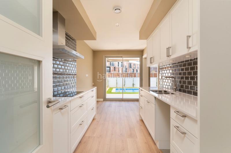 Foto 1dc03ddb-391d-4d49-a094-1b319f1902db. Rent semi detached house 303m<sup>2</sup> in carrer del poble amazic 67 in Sabadell