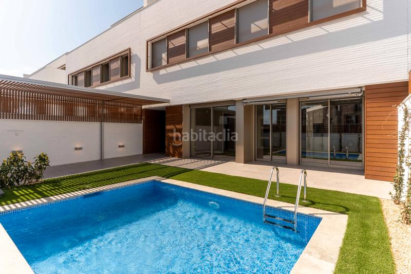 Foto 46e40a03-ae36-4cd9-87c5-88a15bede9bc. Rent semi detached house 303m<sup>2</sup> in carrer del poble amazic 67 in Sabadell