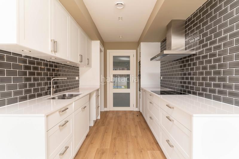 Foto cd070807-0470-49b9-88dd-a453db02d266. Alquiler casa adosada 303m<sup>2</sup> en carrer del poble amazic 67 en Sabadell