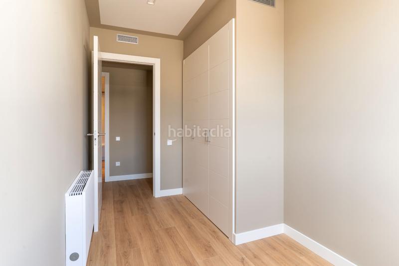 Foto c04def23-89f4-4475-a342-2fe11ebd3a06. Rent semi detached house 303m<sup>2</sup> in carrer del poble amazic 67 in Sabadell