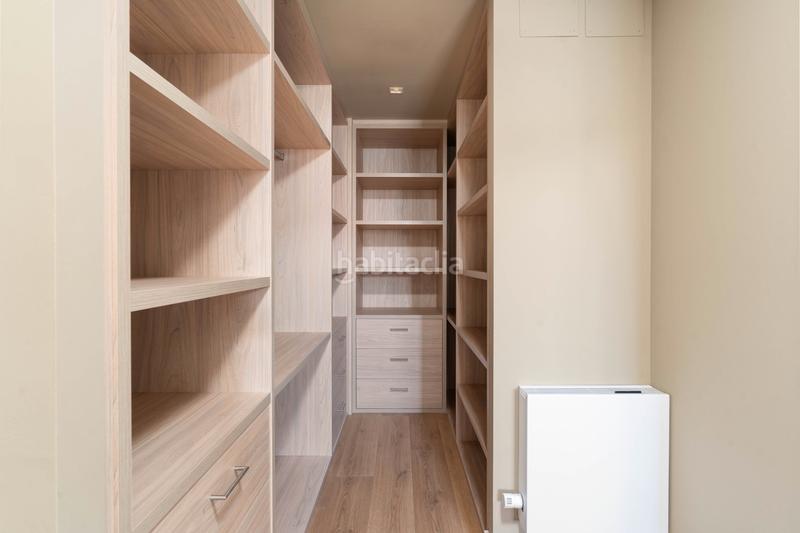 Foto c2c0b7ae-a6ab-479c-9898-b62e36d5ad13. Rent semi detached house 303m<sup>2</sup> in carrer del poble amazic 67 in Sabadell