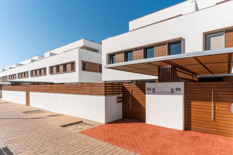 Foto c4e42449-956b-4041-9f7d-5ce913bd0a9e. Rent semi detached house 303m<sup>2</sup> in carrer del poble amazic 67 in Sabadell