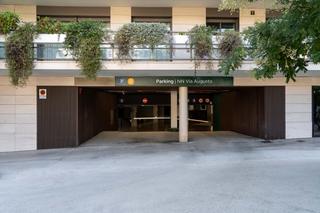 Motorcycle parking in CALLE VIA AUGUSTA 349-