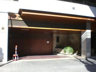 Rent Car parking in Calle descartes 26